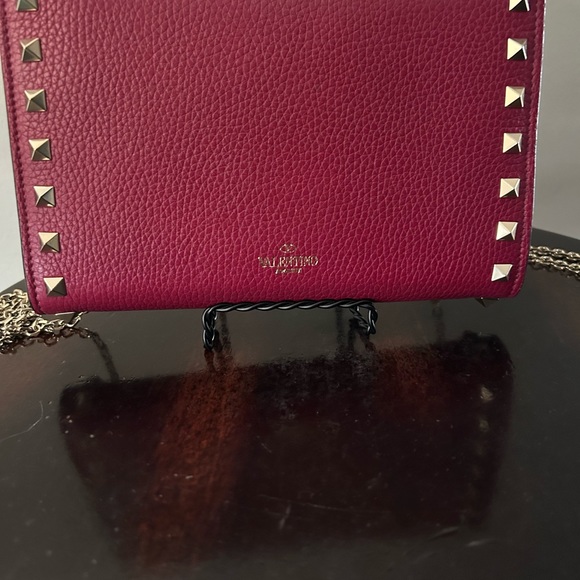 VALENTINO GARAVANI Rockstud
Wallet On A Chain - Picture 10 of 12